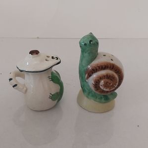 COPY - VINTAGE Salt and Pepper Shakers